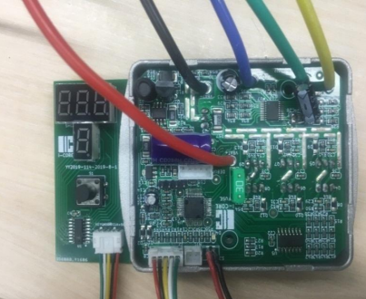 宠物智能硬件核心解析：驱动 IC 与 MCU 芯片的关键作用